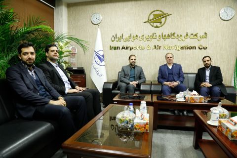 توسعه همکاری ها برای گسترش فعالیت شرکت های خدمات فرودگاهی تابعه صندوق هما/در دیدار سرپرست صندوق هما و مدیرعامل شرکت فرودگاه ها و ناوبری هوایی ایران مطرح شد