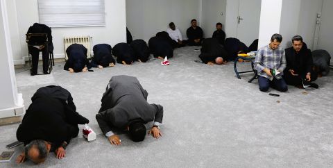 آیین معنوی قرائت زیارت عاشورا در صندوق بازنشستگی هما برگزار شد